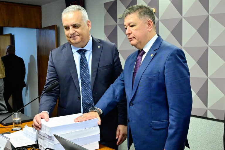 CPMI do INSS começa a analisar relatório com pedido de indiciamento de 218 pessoas CPMI do INSS começa a analisar relatório com pedido de indiciamento de 218 pessoas