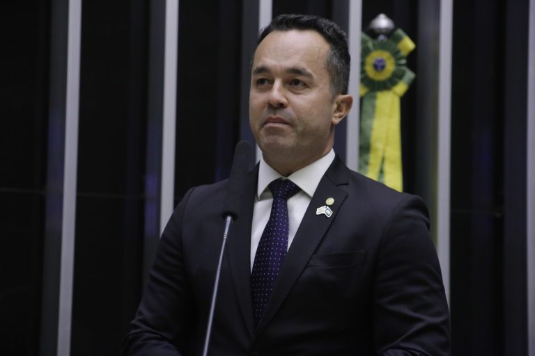 Projeto cria sistema de alerta nacional para localizar idosos e pessoas com deficiência desaparecidos Projeto cria sistema de alerta nacional para localizar idosos e pessoas com deficiência desaparecidos