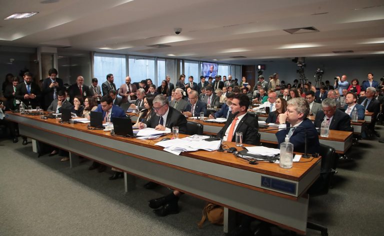 Alcolumbre mantém votação da CPMI do INSS sobre quebra de sigilo de filho de Lula Alcolumbre mantém votação da CPMI do INSS sobre quebra de sigilo de filho de Lula