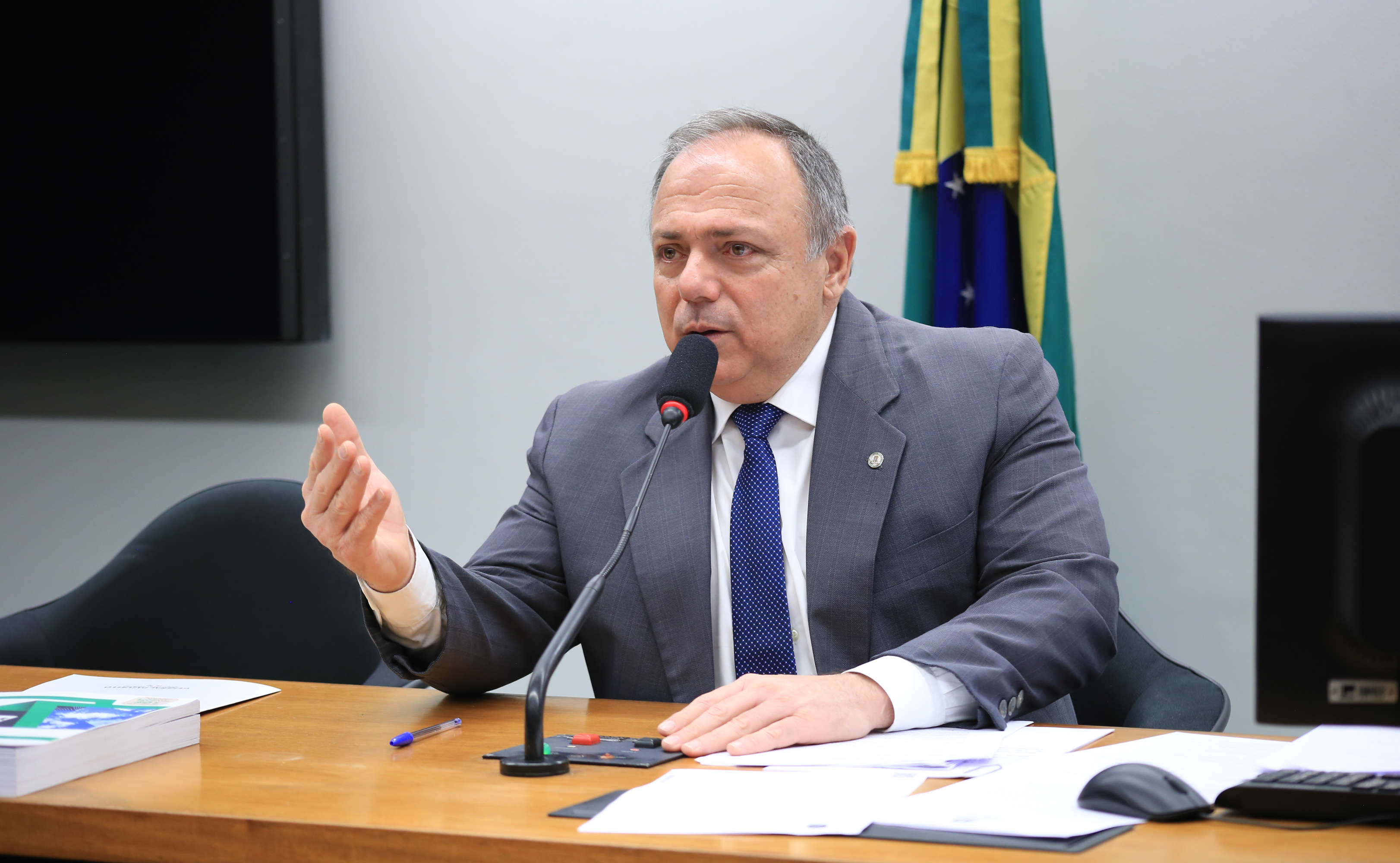 Comissão aprova regras para agilizar socorro por telefone em casos de engasgo Comissão aprova regras para agilizar socorro por telefone em casos de engasgo