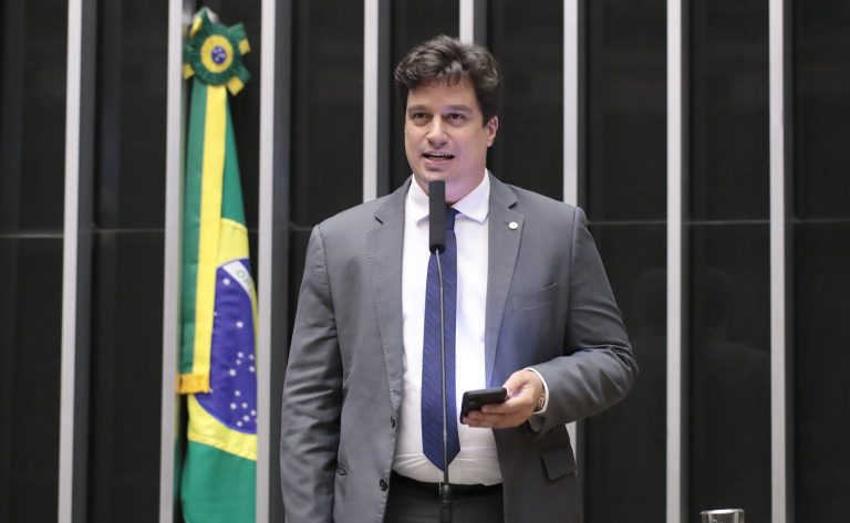 Comissão aprova regras para uso de IA no ambiente de trabalho Comissão aprova regras para uso de IA no ambiente de trabalho