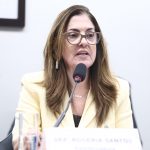 Comissão aprova proposta que estende a pais e mães com criança de colo os benefícios das gestantes