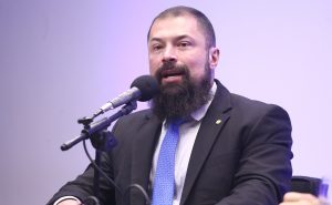 Dr. Fernando Máximo