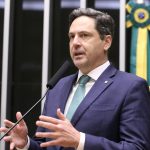 Comissão aprova projeto que classifica PCC e CV como grupos terroristas junto a 11 cartéis latinos