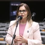 Comissão aprova projeto que assegura à gestante direito a fotógrafo durante o parto