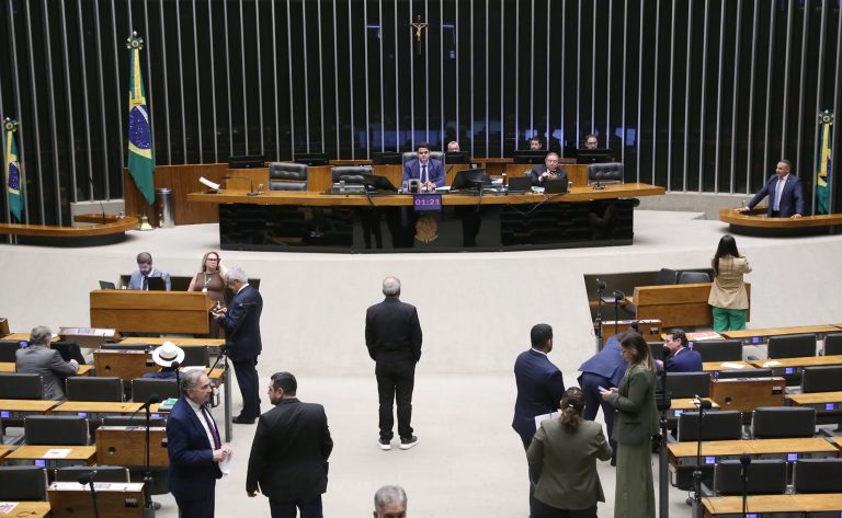 Deputados aprovam urgência para projetos de auxílio a atingidos por enchentes em MG; acompanhe – Notícias