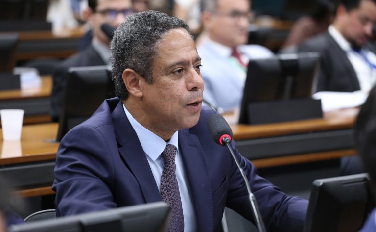 Projeto prevê salário mínimo para estagiários e cria sistema de cotas – Notícias Projeto prevê salário mínimo para estagiários e cria sistema de cotas – Notícias