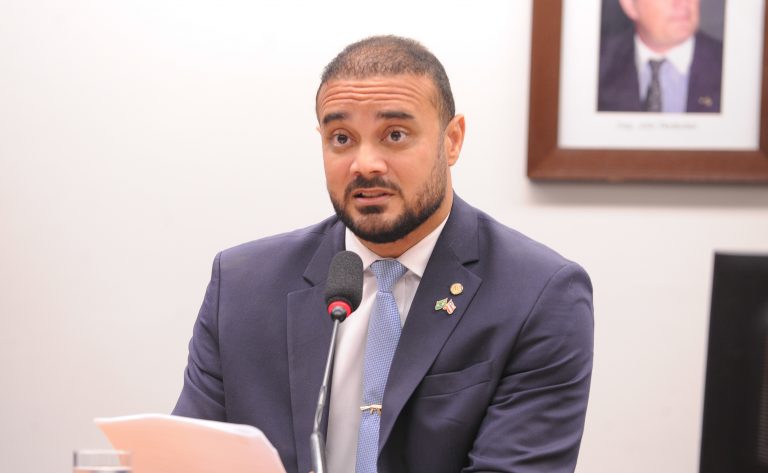 Comissão aprova monitoramento de presos com uso de câmeras, GPS e biometria Comissão aprova monitoramento de presos com uso de câmeras, GPS e biometria