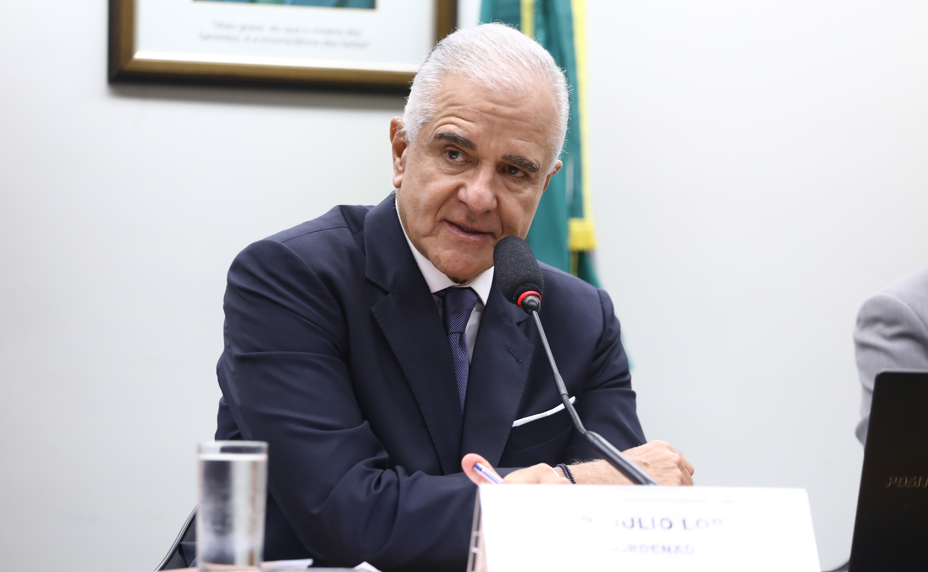 Frentes parlamentares criticam fim da “taxa das blusinhas” e apontam concorrência desleal Frentes parlamentares criticam fim da “taxa das blusinhas” e apontam concorrência desleal