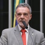 Projeto cria piso salarial de R$ 4 mil para motoristas de ônibus em cidades grandes