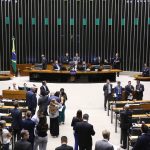 Câmara aprova regra que exige comprovante de ausência de restrição para transferência de veículo