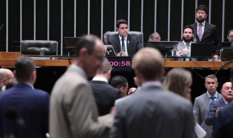 Discussão e votação de propostas legislativas. Dep. Icaro de Valmir (PL-SE)