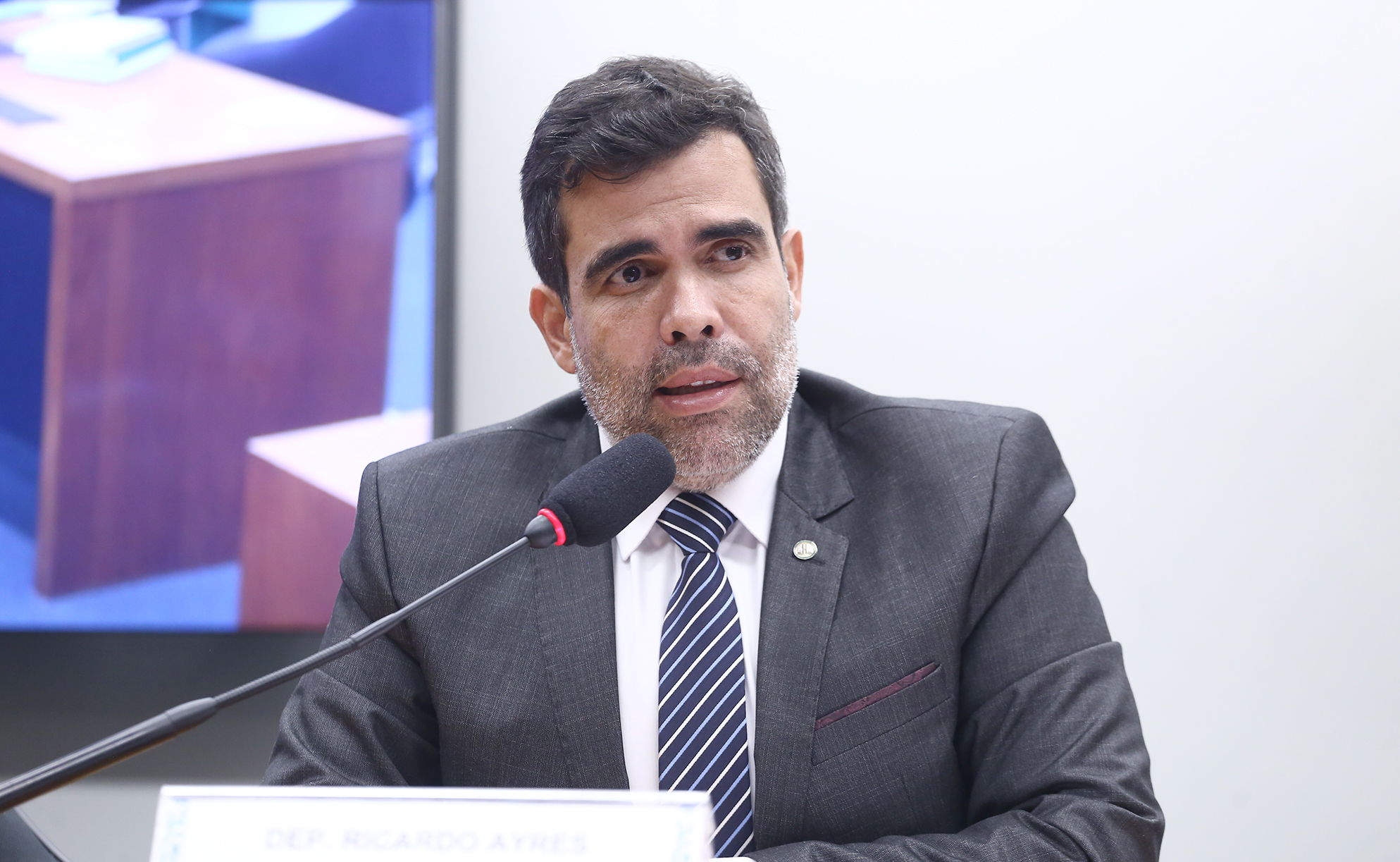 Comissão aprova projeto que proíbe cobrar do inadimplente gastos do condomínio com advogado Comissão aprova projeto que proíbe cobrar do inadimplente gastos do condomínio com advogado