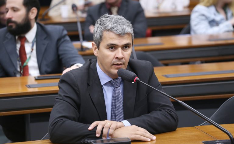 Comissão aprova veiculação obrigatória de campanha antidrogas em sites do governo