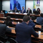 Comissão de saúde avalia estágio de retomada da produção nacional de medicamentos