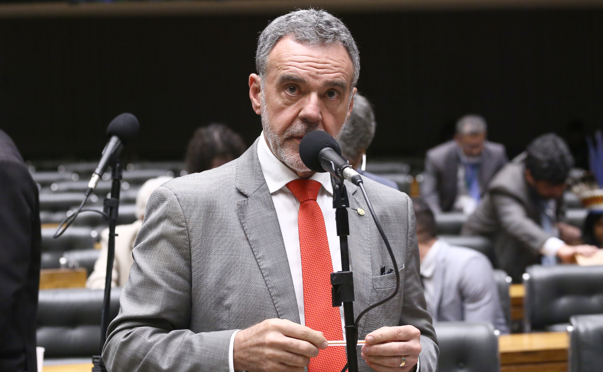 Comissão aprova proibição de reuso de embalagens de tintas imobiliárias Comissão aprova proibição de reuso de embalagens de tintas imobiliárias