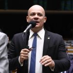 Projeto torna crime criar entidade falsa para desviar dinheiro público