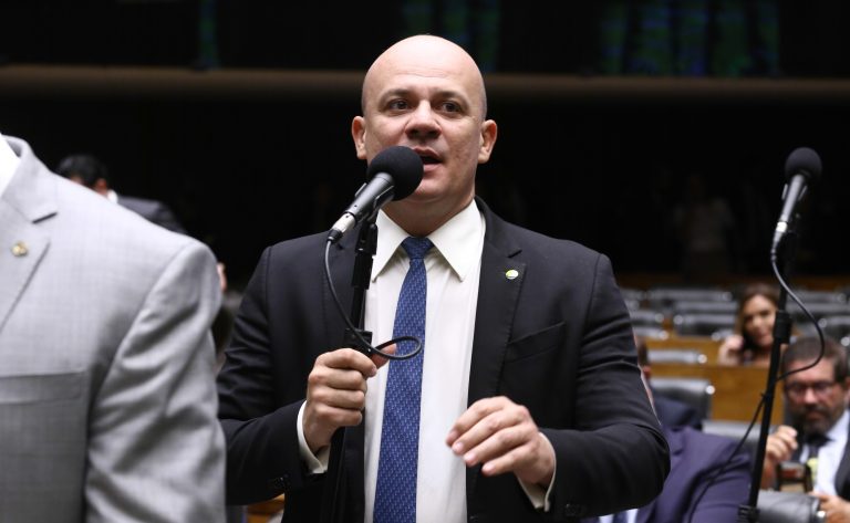 Projeto torna crime criar entidade falsa para desviar dinheiro público – Notícias