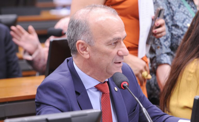 Discussão e votação de propostas legislativas. Dep. Helder Salomão (PT - ES)