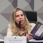 Debatedoras defendem políticas integradas para reduzir dependência econômica e violência contra mulheres