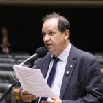 Comissão aprova projeto que prioriza faixas de pedestres perto de paradas de ônibus e escolas
