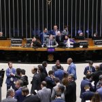 Câmara aprova projeto que reajusta multa por adulteração de combustíveis
