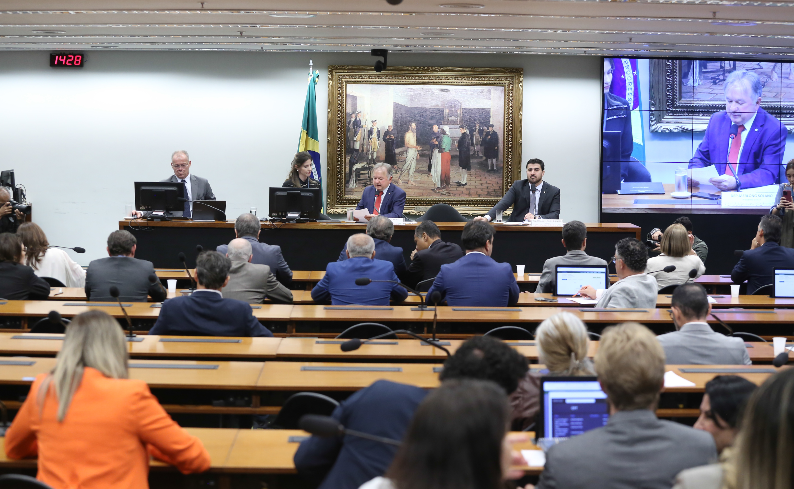 Comissão aprova sete candidatos ao TCU; votação secreta no plenário ocorre nesta terça-feira Comissão aprova sete candidatos ao TCU; votação secreta no plenário ocorre nesta terça-feira