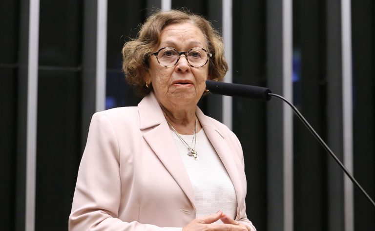 Comissão aprova assistência especial a mães de bebês com deficiência