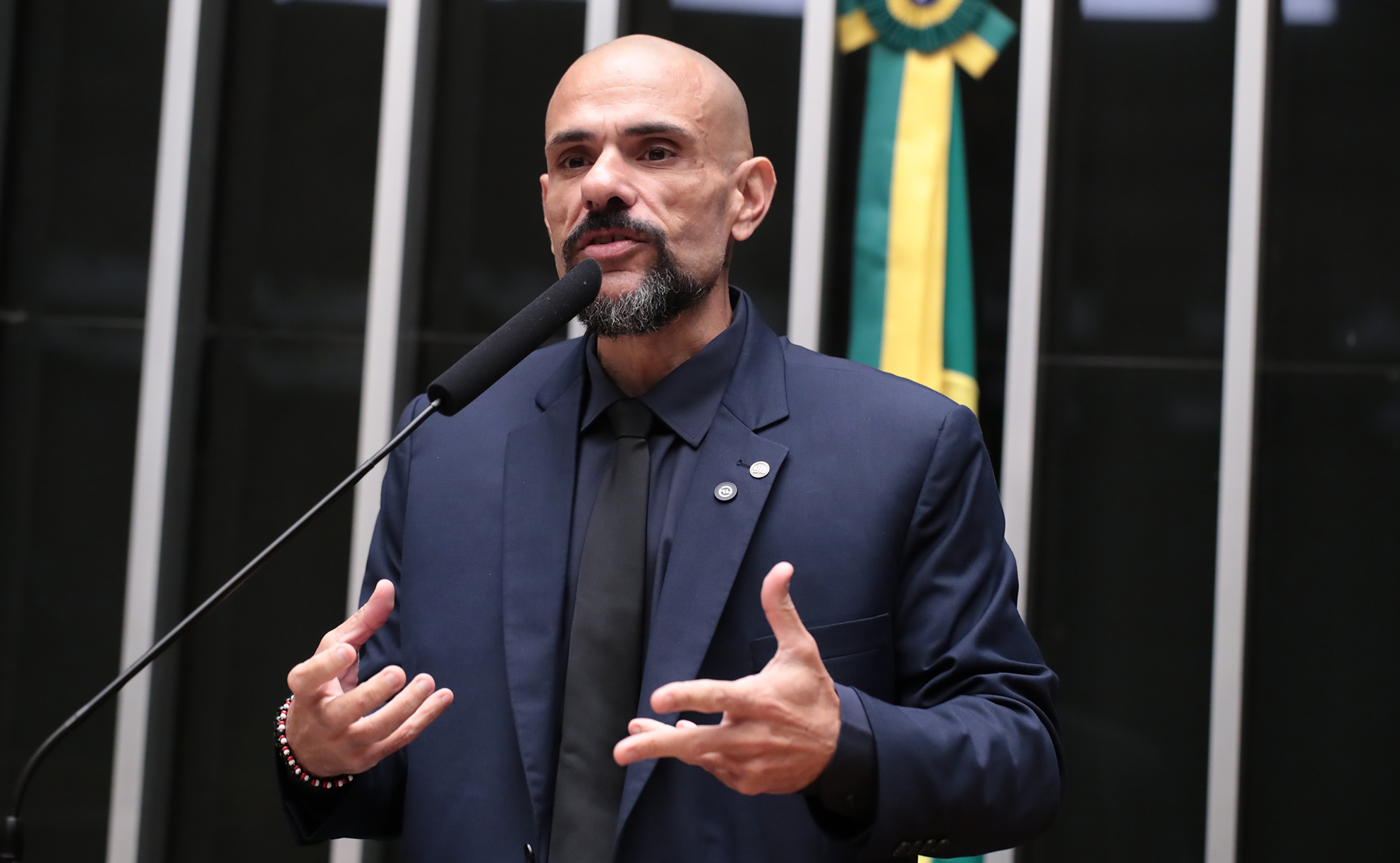 Comissão aprova projeto que permite a estados reduzir tempo para aposentadoria de PMs e bombeiros Comissão aprova projeto que permite a estados reduzir tempo para aposentadoria de PMs e bombeiros