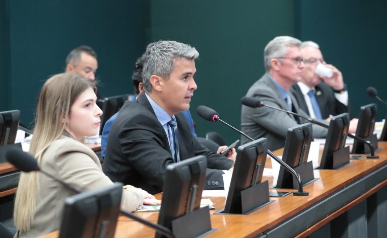 Comissão aprova projeto que obriga planos de saúde a cobrir exames pedidos por nutricionistas