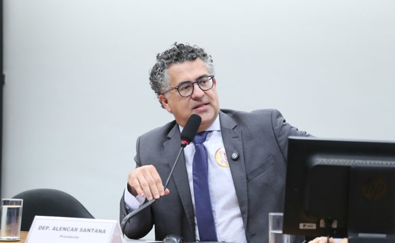 Instalação da comissão e eleição do presidente e dos vice-presidentes. Dep. Alencar Santana (PT-SP)