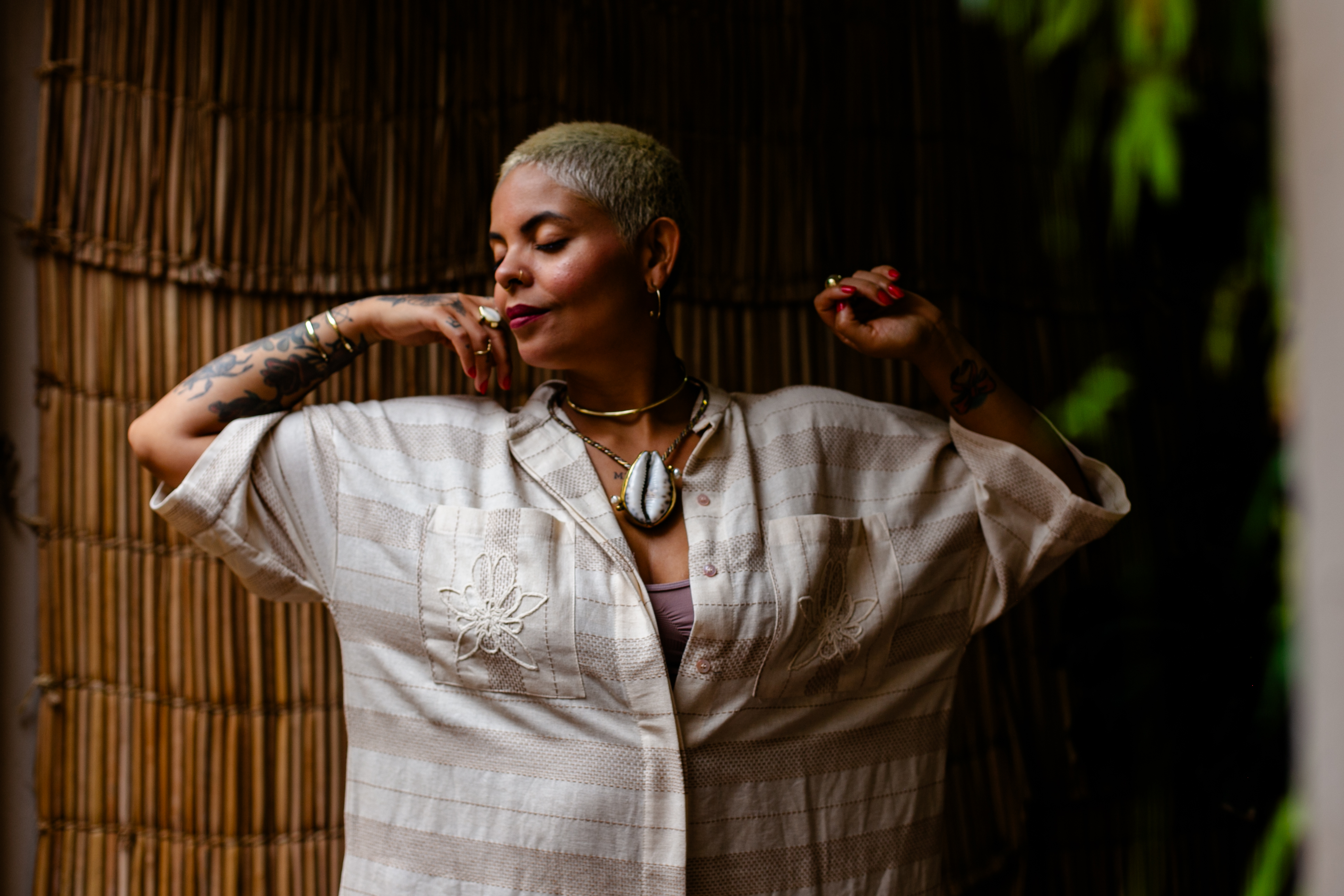 Cores, memória e múltiplas linguagens na criação de Aline Bispo