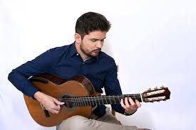 Violonista piauiense Josué Costa promove audição de qualidade para ouvidos atentos