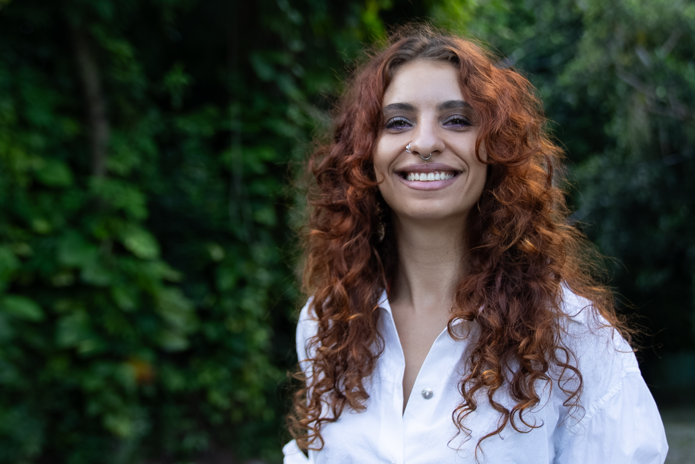 Júlia Vargas navega em águas calmas, em álbum lunar