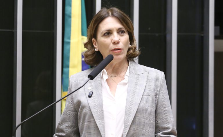 Comissão aprova proposta de internet obrigatória em voos com envio gratuito de mensagens de texto – Notícias