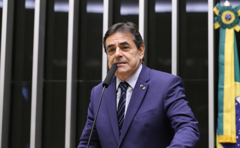 Comissão aprova projeto que proíbe venda de leite em pó importado reconstituído como leite líquido