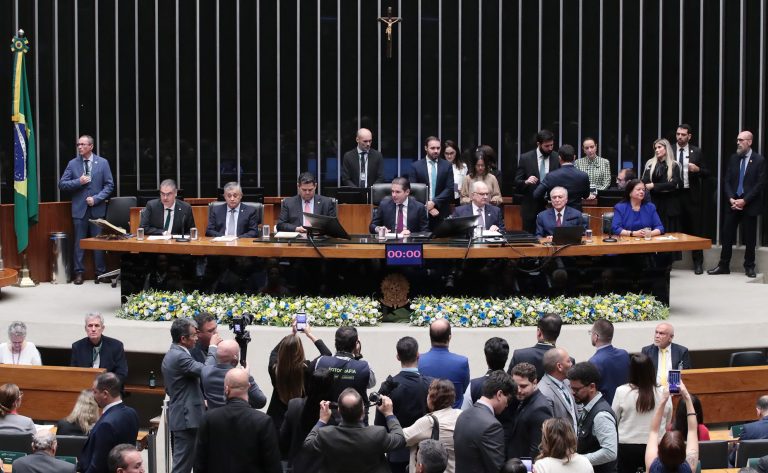 Mesa da sessão solene