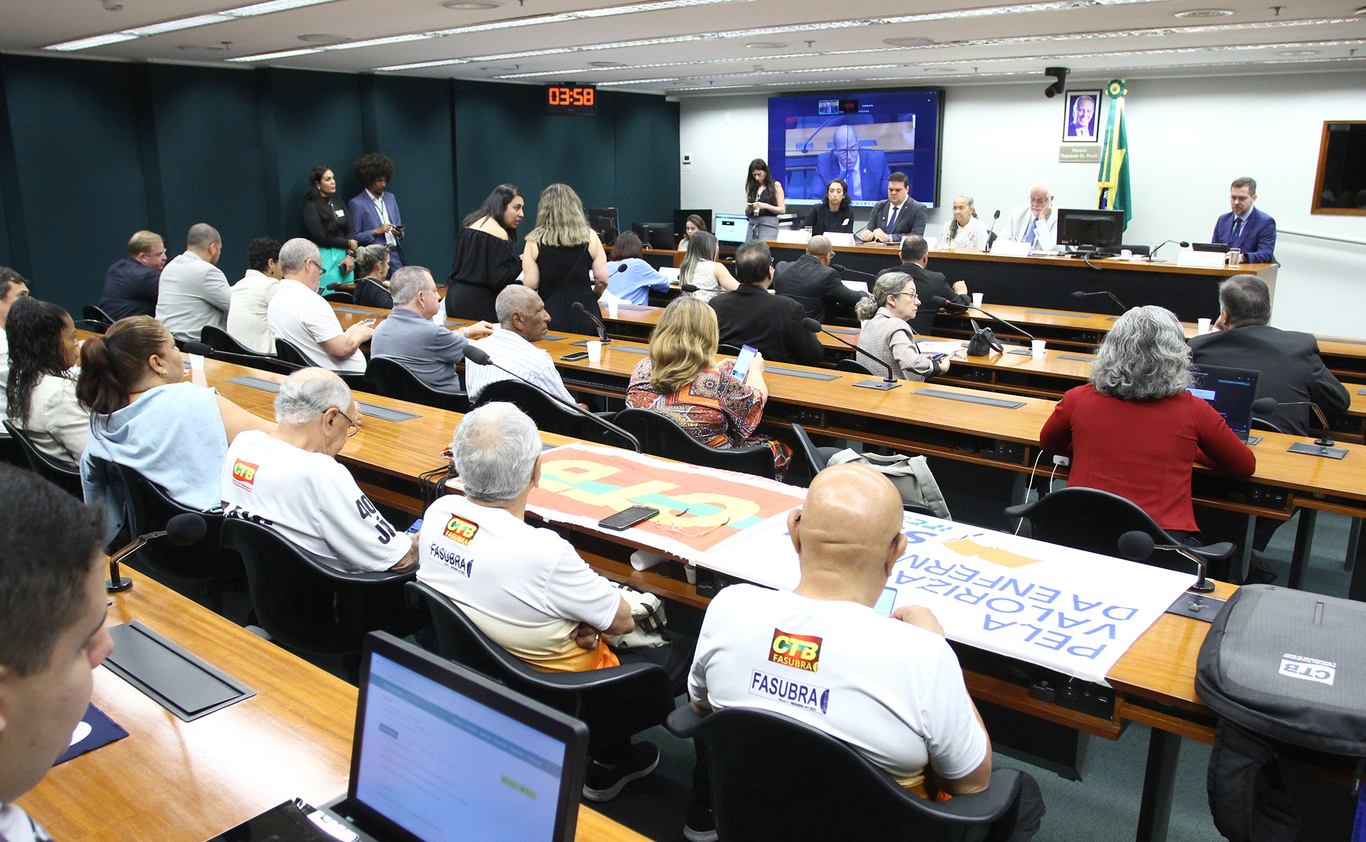 Representantes da enfermagem denunciam na Câmara descumprimento do piso salarial da categoria Representantes da enfermagem denunciam na Câmara descumprimento do piso salarial da categoria