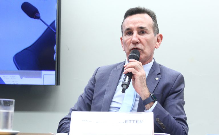 Comissão aprova projeto que inclui empreendedorismo como direito dos jovens