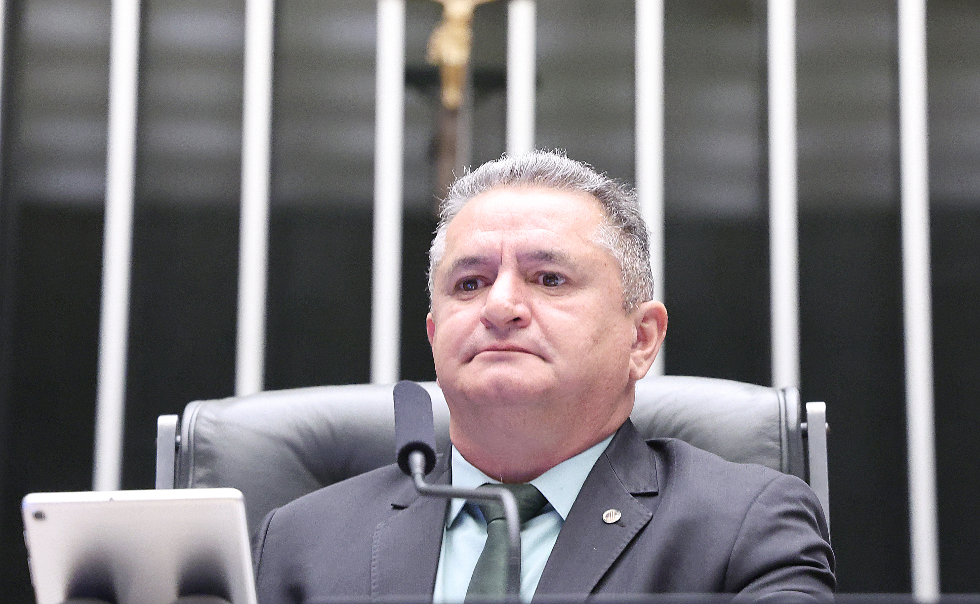 Câmara aprova urgência para projetos sobre tornozeleira eletrônica e merenda escolar Câmara aprova urgência para projetos sobre tornozeleira eletrônica e merenda escolar