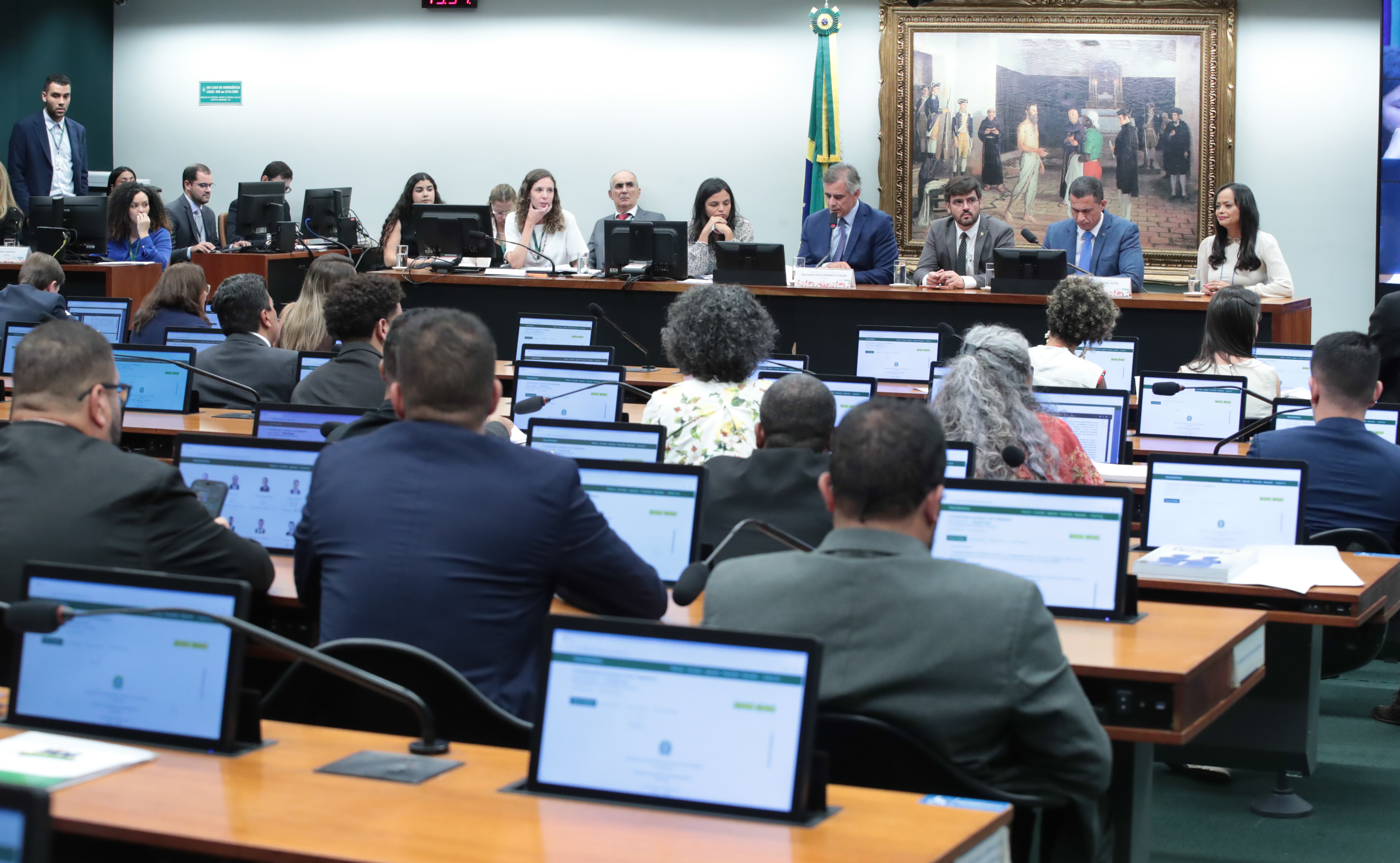 CCJ adia análise de propostas que reduzem a maioridade penal para 16 anos CCJ adia análise de propostas que reduzem a maioridade penal para 16 anos