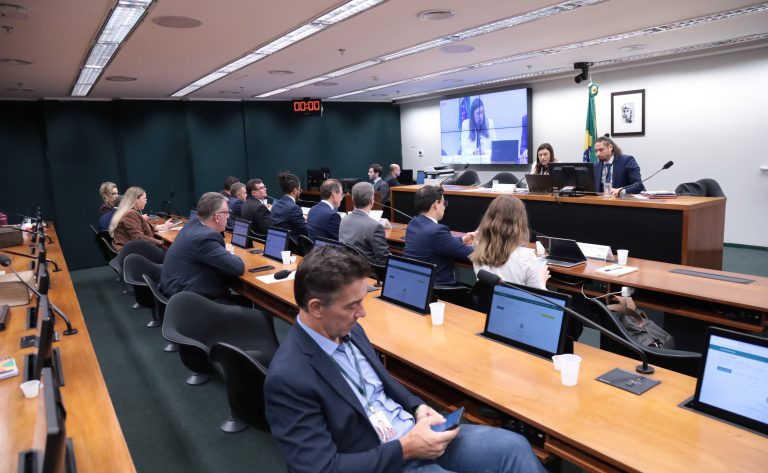 Participantes de debate defendem prorrogação do uso do Fust para garantir internet nas escolas – Notícias Participantes de debate defendem prorrogação do uso do Fust para garantir internet nas escolas – Notícias