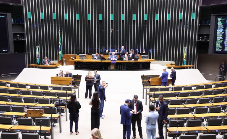 Câmara aprova PEC que amplia imunidade tributária para entidades religiosas Câmara aprova PEC que amplia imunidade tributária para entidades religiosas