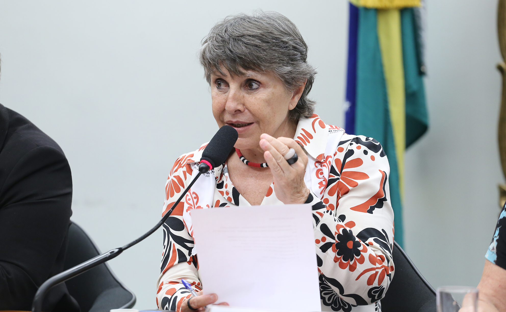 Comissão debate impactos sobre trabalhadores demitidos da Oi e da Serede