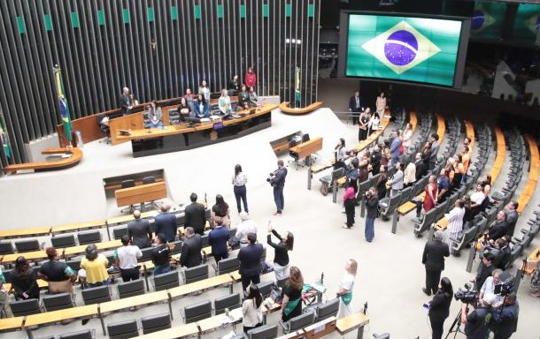 Homenagem ao Dia Nacional de Combate ao Abuso e à Exploração Sexual de Crianças e Adolescentes.