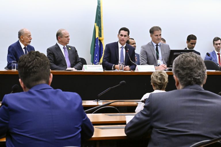 Comissão Mista de Orçamento elege Domingos Neto para presidente Comissão Mista de Orçamento elege Domingos Neto para presidente