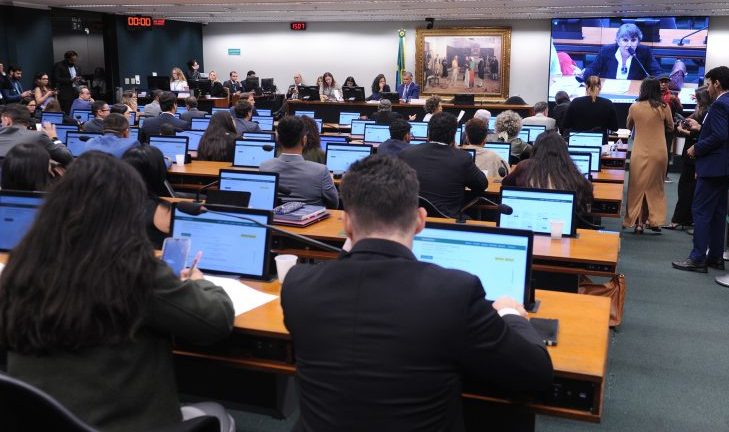 PEC 32/15, maioridade civil e penal aos dezesseis anos de idade.