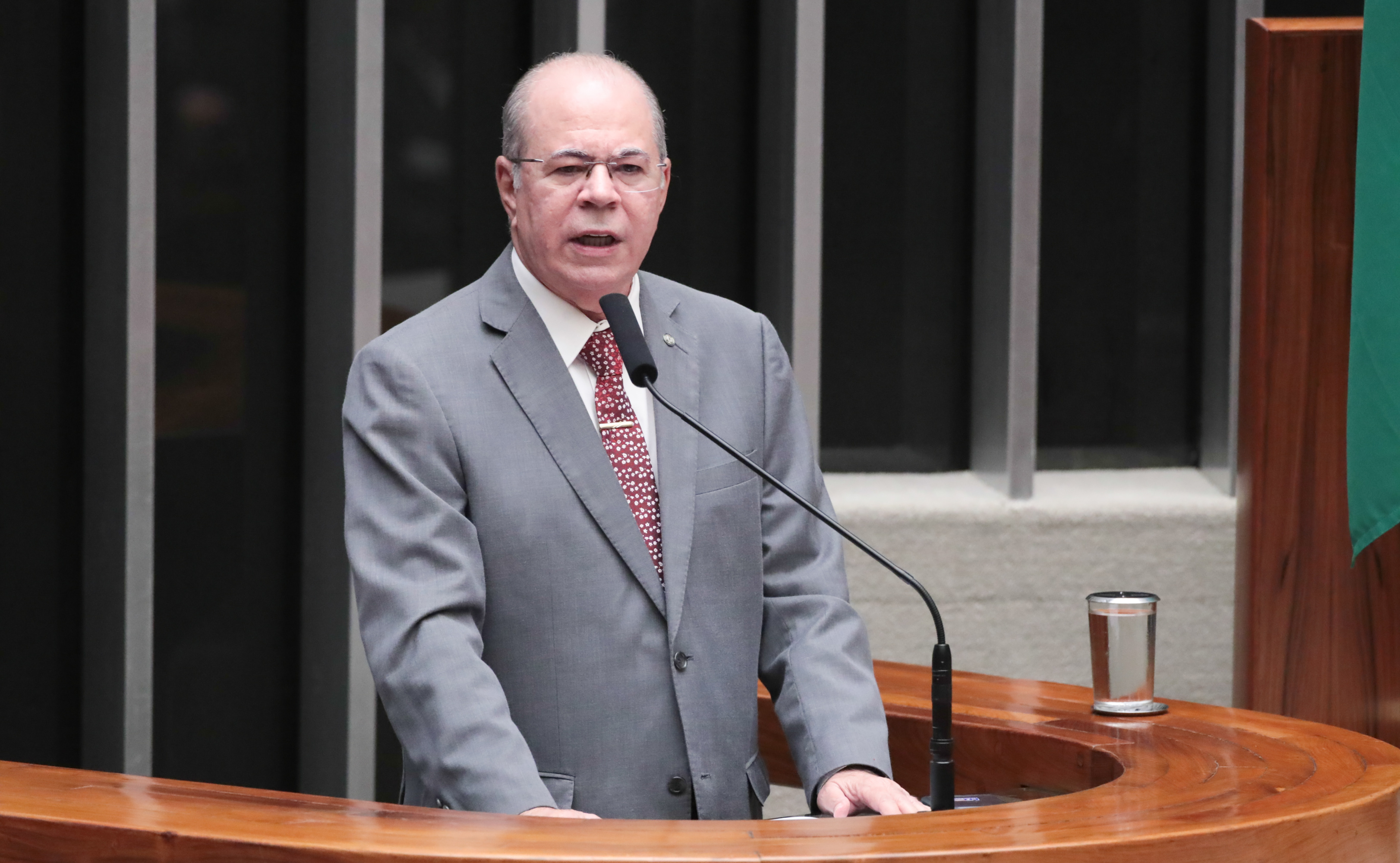 Comissão aprova uso de royalties do petróleo para financiar tarifa zero no transporte Comissão aprova uso de royalties do petróleo para financiar tarifa zero no transporte