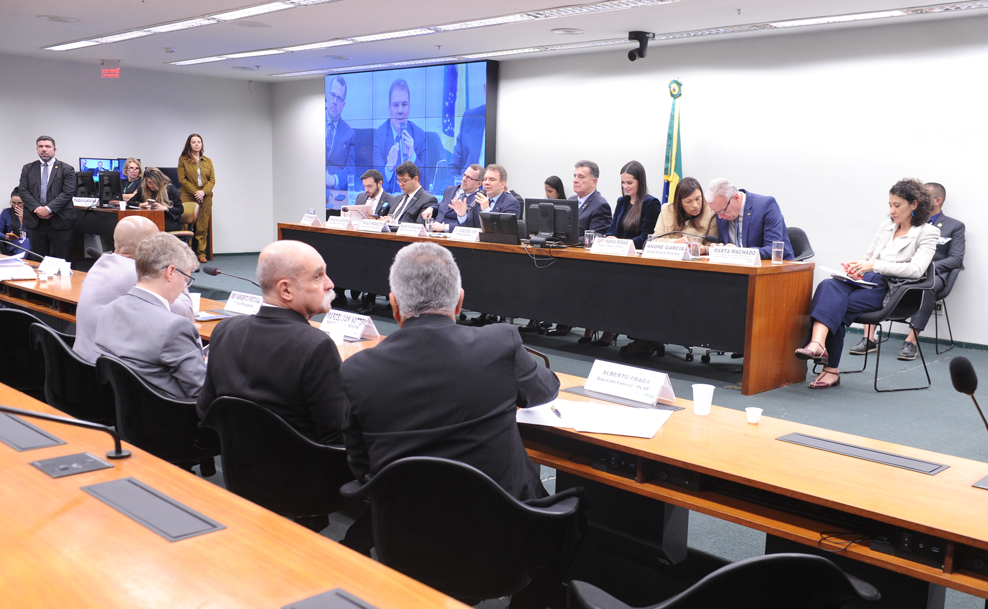 Comissão adia para esta quarta-feira a votação de proposta que reduz maioridade penal para 16 anos Comissão adia para esta quarta-feira a votação de proposta que reduz maioridade penal para 16 anos