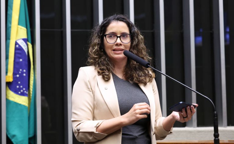 Câmara aprova projeto que garante atestado para funcionário que acompanhar criança doente – Notícias Câmara aprova projeto que garante atestado para funcionário que acompanhar criança doente – Notícias